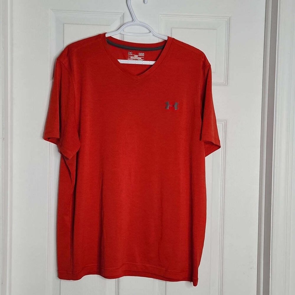 Under Armour Heatgear Red with Grey Logo Vneck T Shirt Large